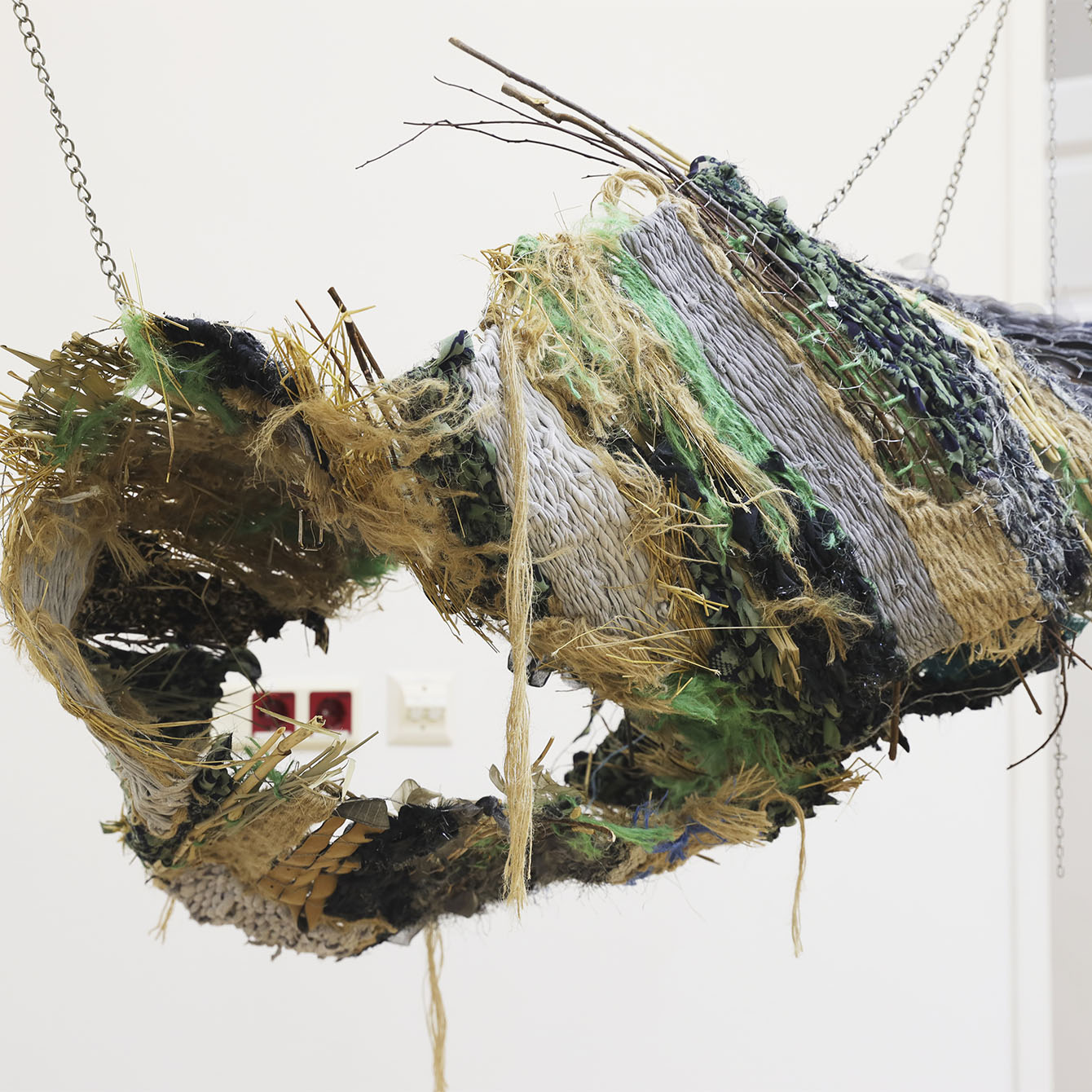 Weaving a Nest from Waste: From Resource to Relation